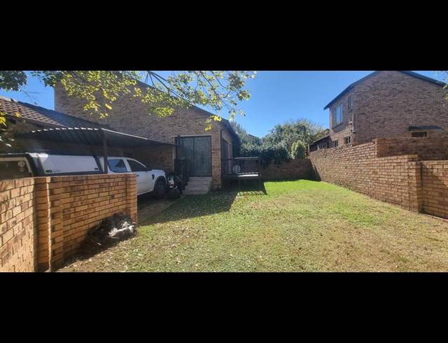 2 BEDROOM TOWNHOUSE FOR SALE IN AMBERFIELD